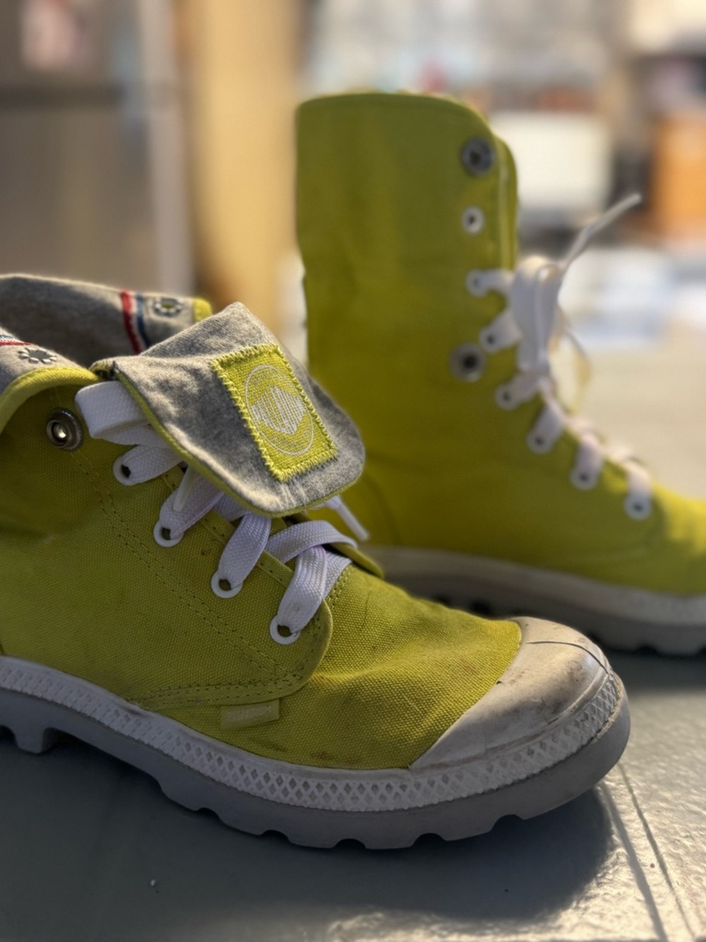 High-Top Canvas palladium Sneakers in Lime Yellow